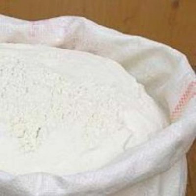 A furat 7 saci cu făină, la Zorile